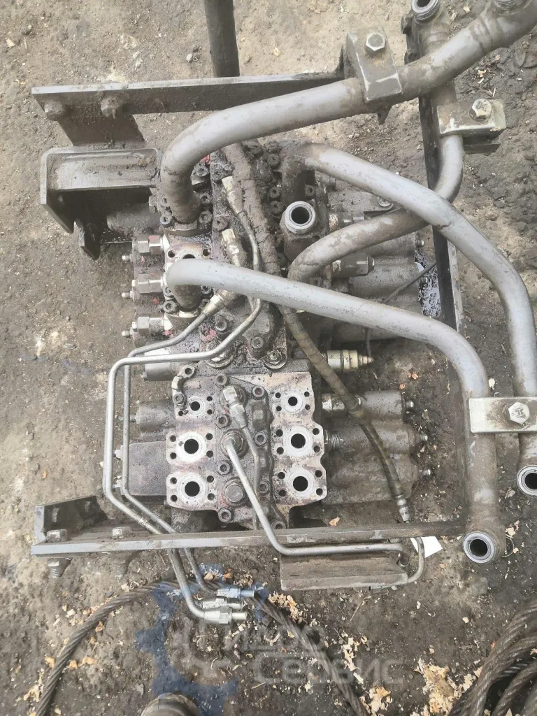 image3_ Hitachi EX210.jpg